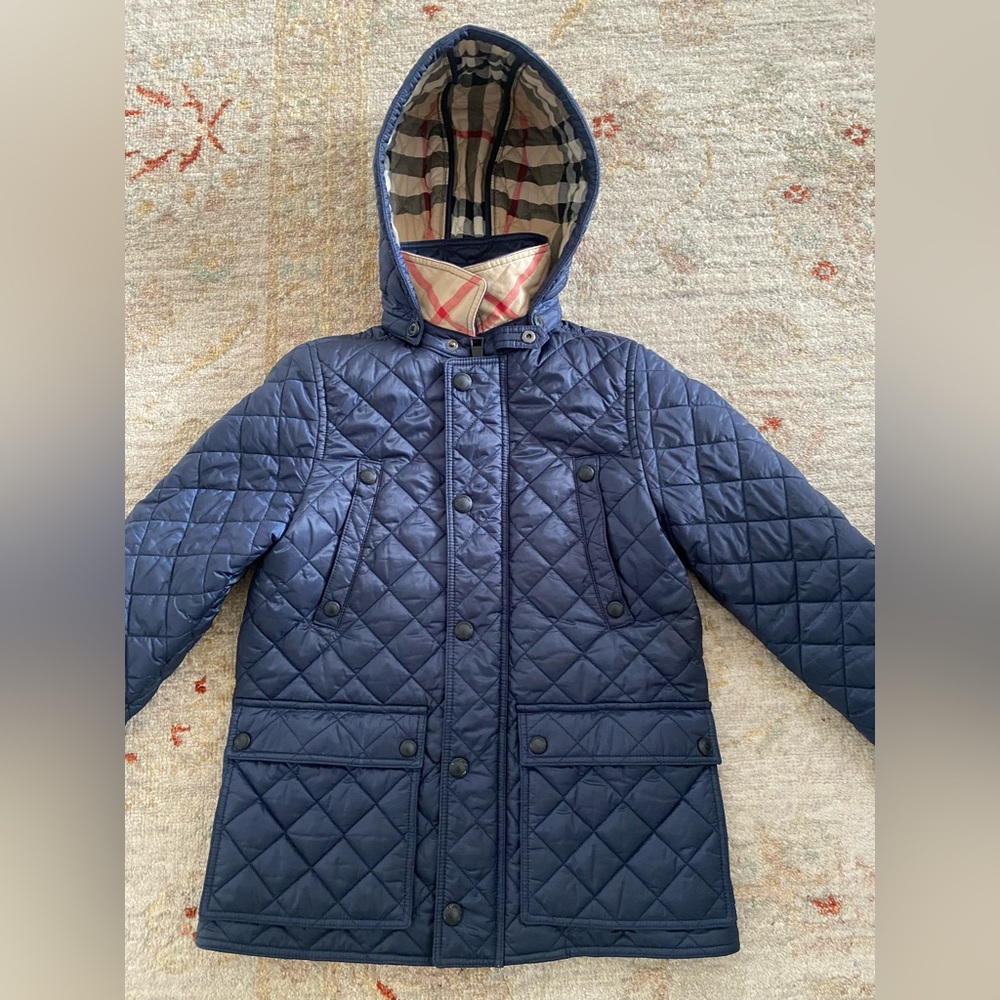 Burberry Quilted Children's Coat with Detachable Hood in Ink
Blue size 10Y